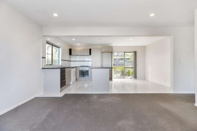 1 Highgrove Lane Totara Vale_3