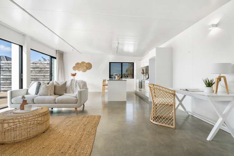 19 Finch Street One Tree Point_12