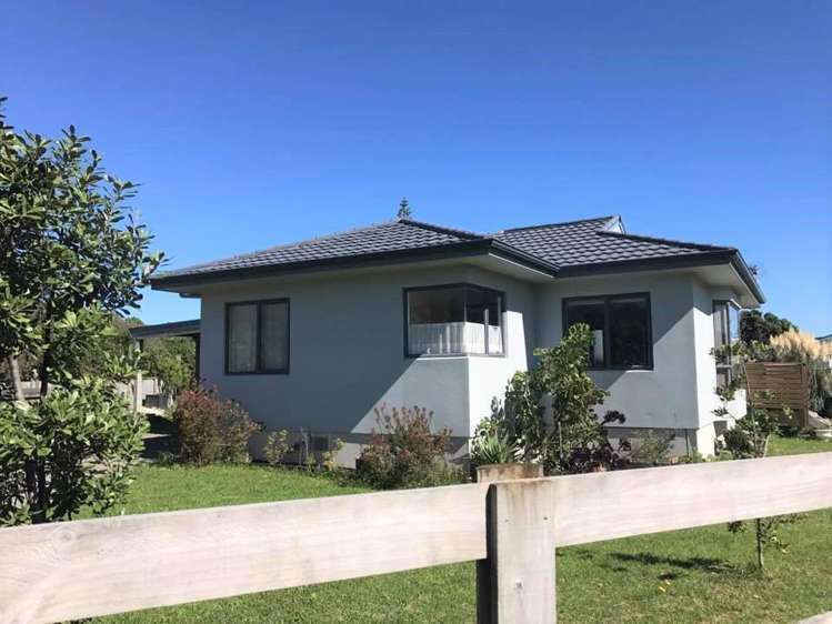 16 Adrian Grove Waikanae Beach_0