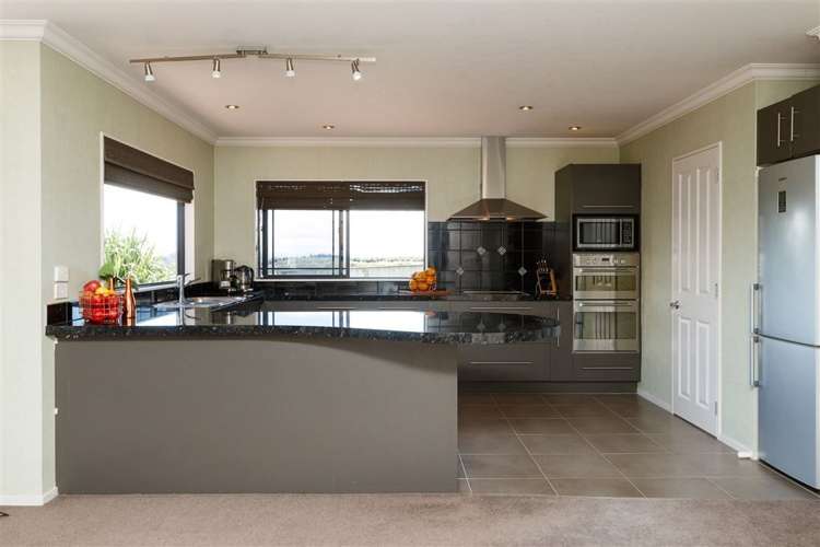 127 Pacific Drive Fitzherbert_10