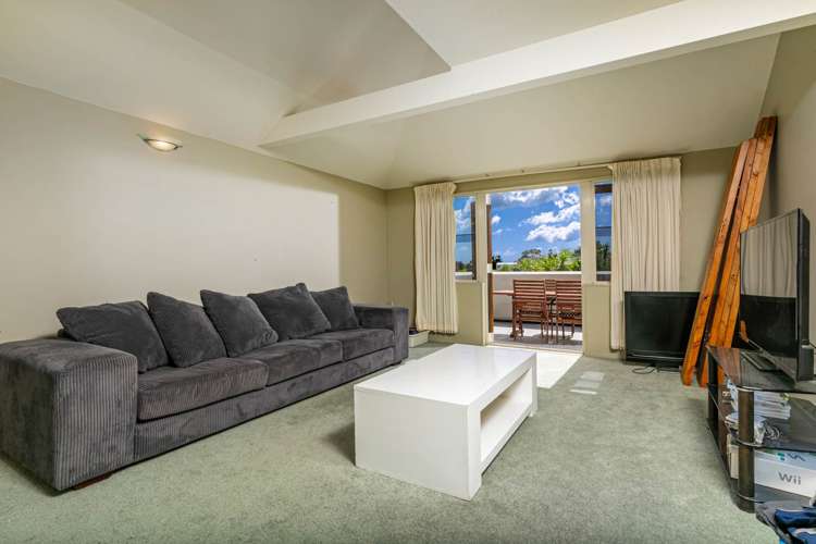 2/72 Beach Road Castor Bay_7