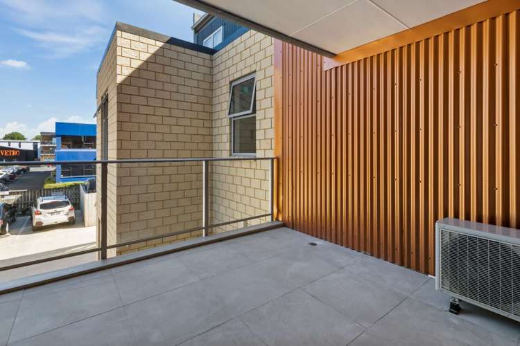 5/7 Vialou Street Hamilton Central_11