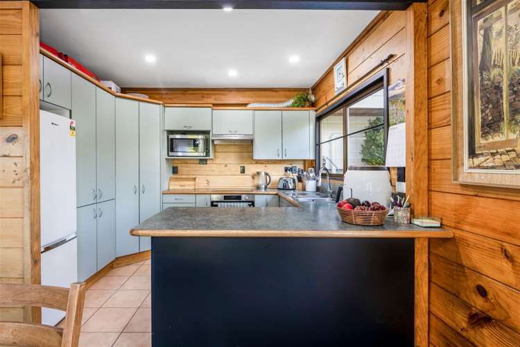 2 Ramsey Place Karori_6