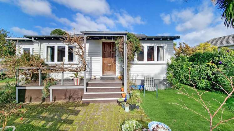 15 Holland Street Glenholme_16