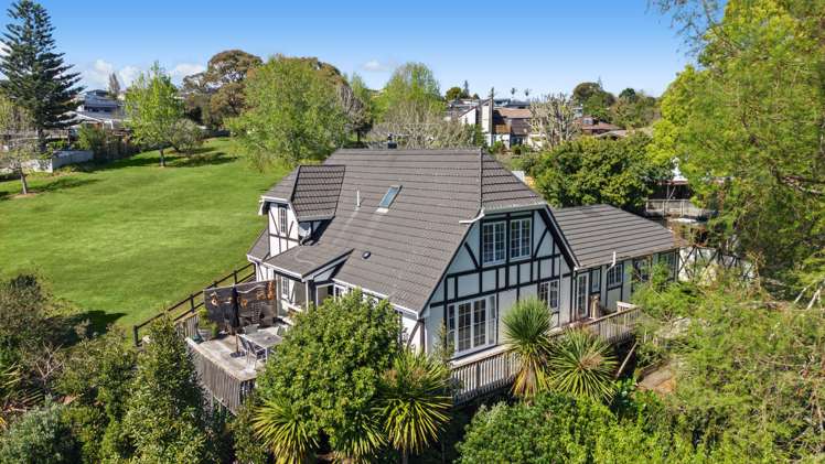 27 Charles Dickens Drive_1