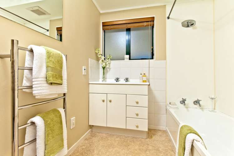 6a Pounamu Avenue Greenhithe_10