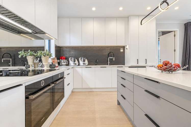 54A Meadway Sunnyhills_15