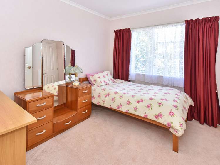 18 Flora Place Wattle Downs_14