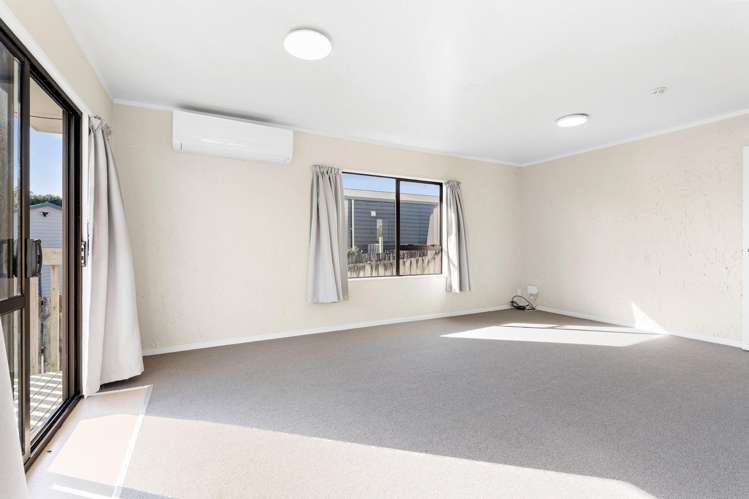 1 and 2/58 St Annes Crescent Wattle Downs_6