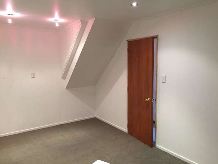 16b Arawata Terrace Fernhill/Sunshine Bay_7