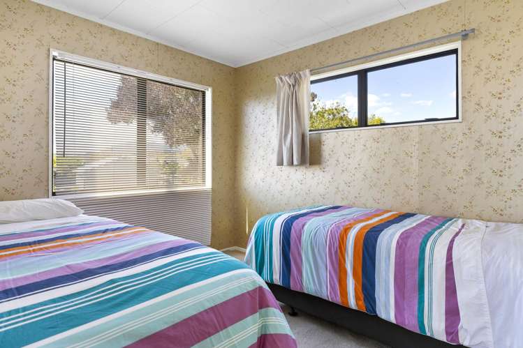 1 and 2/8 Charles Crescent Rainbow Point_21