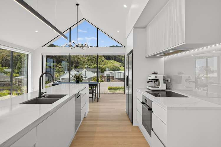 6 Round Hill Rise Cracroft_8