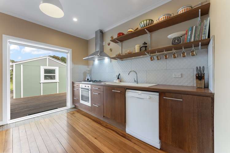 27 Manuka Street Otaki Beach_11