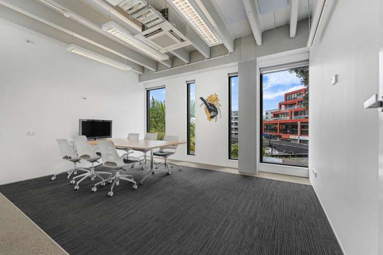 132 Hurstmere Road Takapuna_5