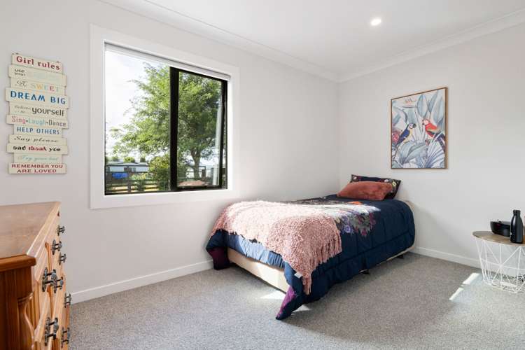 9 Shadbolt Drive Leamington_15