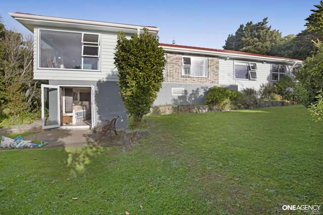 Sun, Space & Serenity in Sought-After Tawa