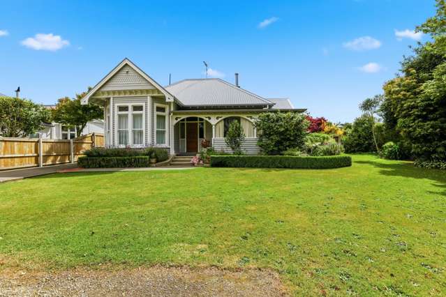 Grand Villa - Beautiful Garden Setting