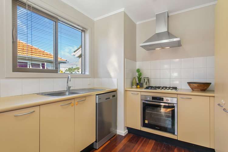 216a Riverside Avenue Point England_6