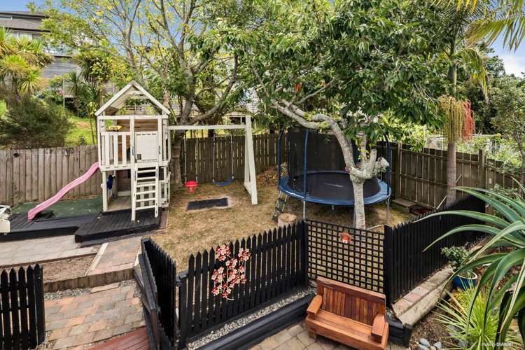 2/690 Beach Road Browns Bay_15