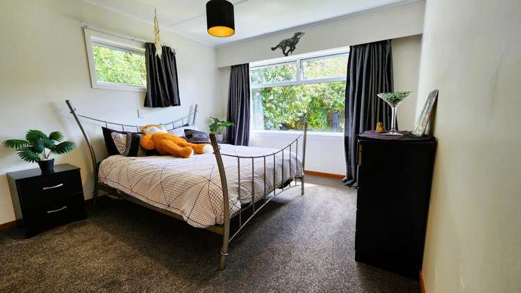 2041 Egmont Road Kaimiro_11