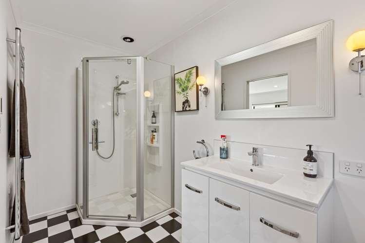 32 Honeyfield Drive Whalers Gate_23