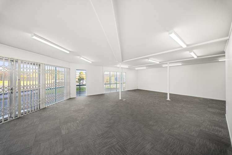 1/4087 Great North Road Kelston_5