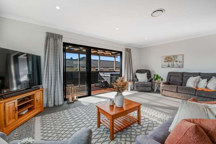 7 Raabia Close Parakai_12