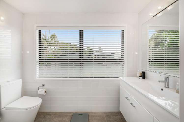 36 Whangaparaoa Road Red Beach_35