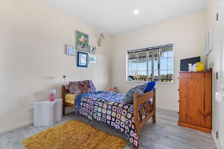 23 Waitakere Road Waitakere_19