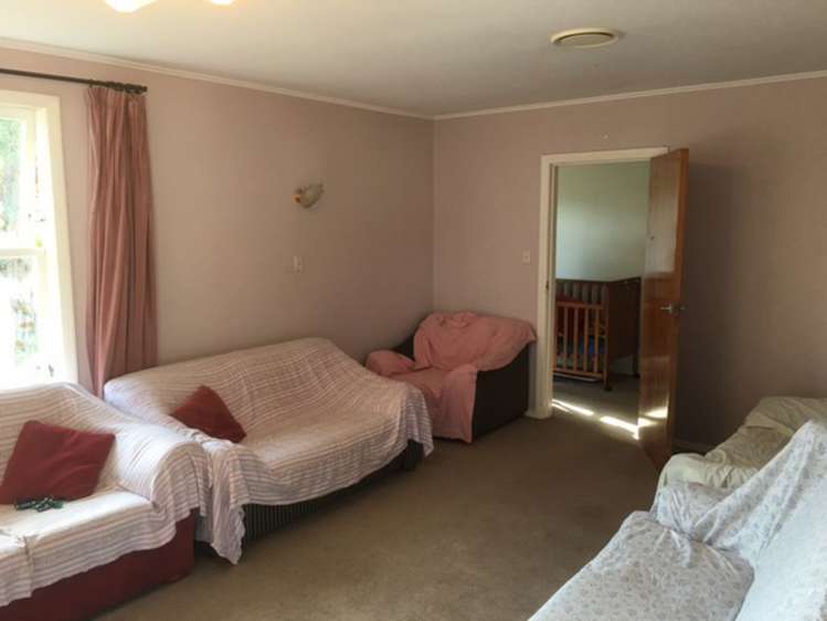 19 Helvetia Grove Naenae_5