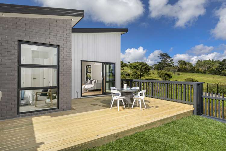 36 Taiororua Avenue Massey_15