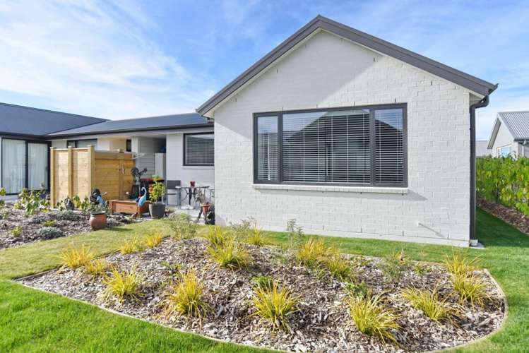 202/30 Bob Robertson Drive Woodend_15