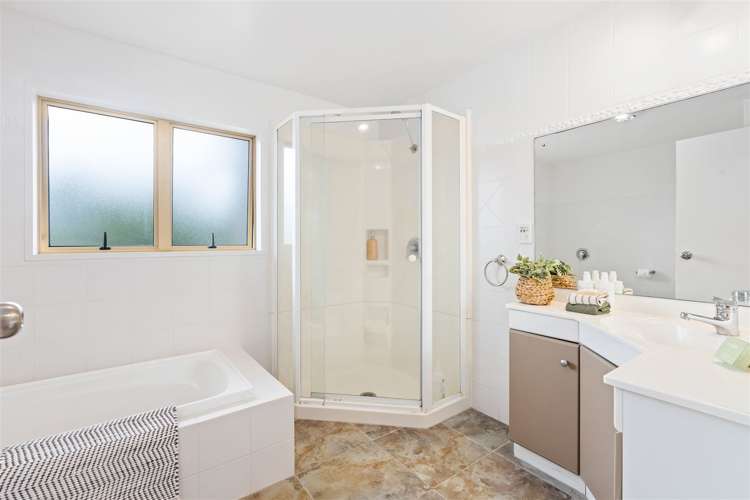 484 Beach Road Murrays Bay_27