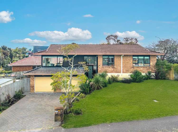 1 Lexington Drive Botany Downs_22