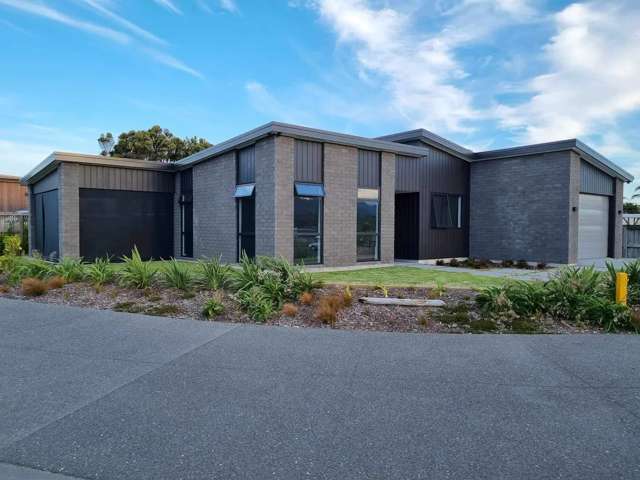 Modern Home at Waihi Beach