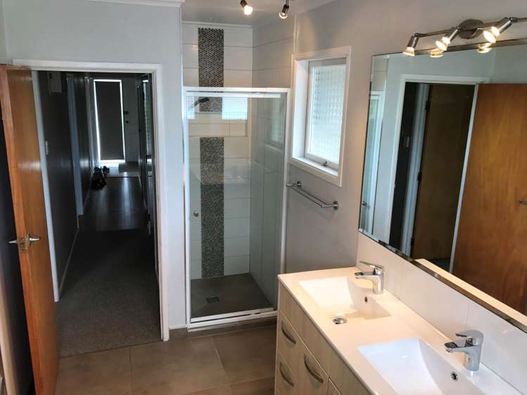 5 Cron Avenue Te Atatu South_16