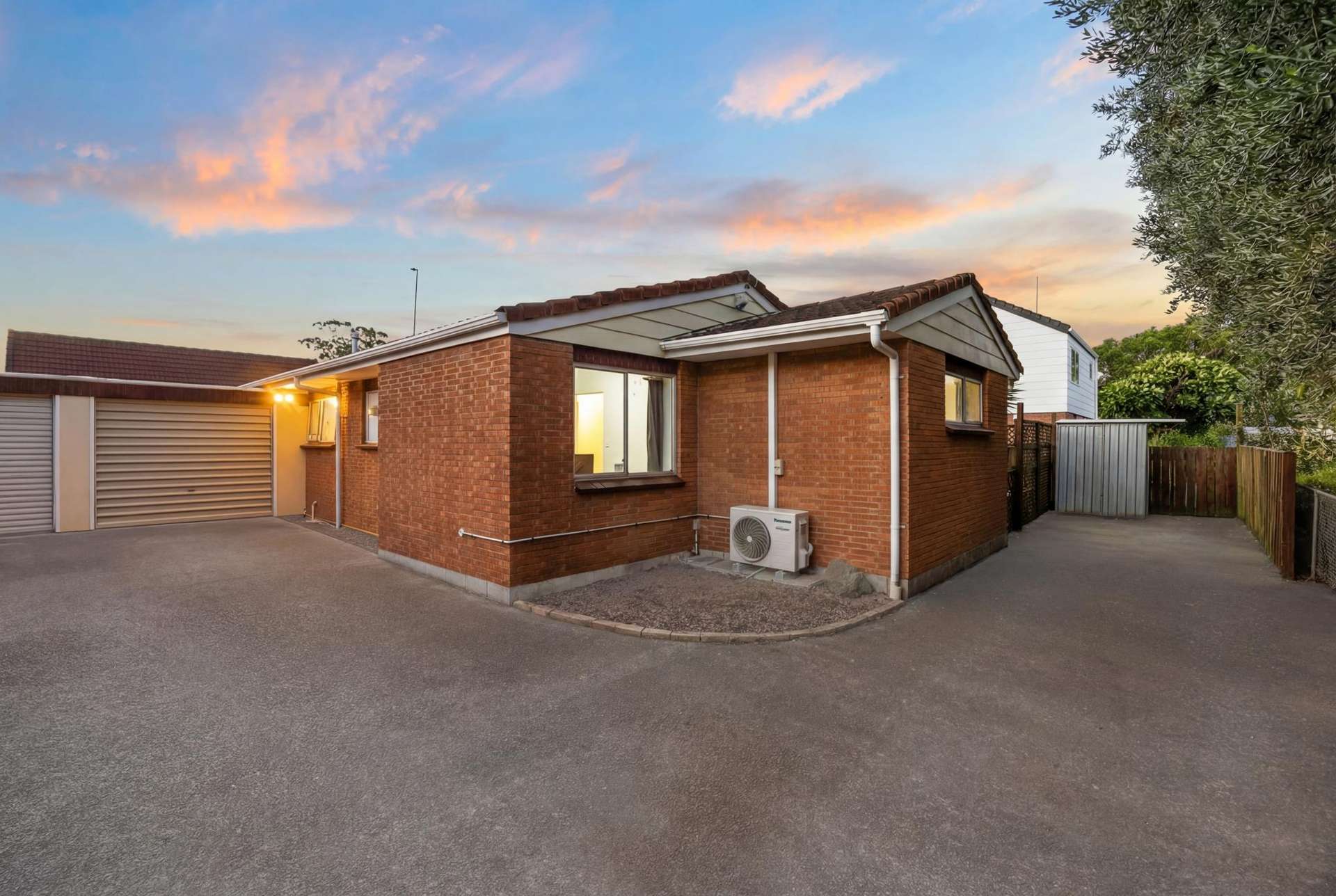 1&2/110 Celtic Crescent Ellerslie_0