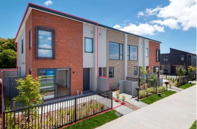 Stylish Townhouse with Coastal Views in Karaka