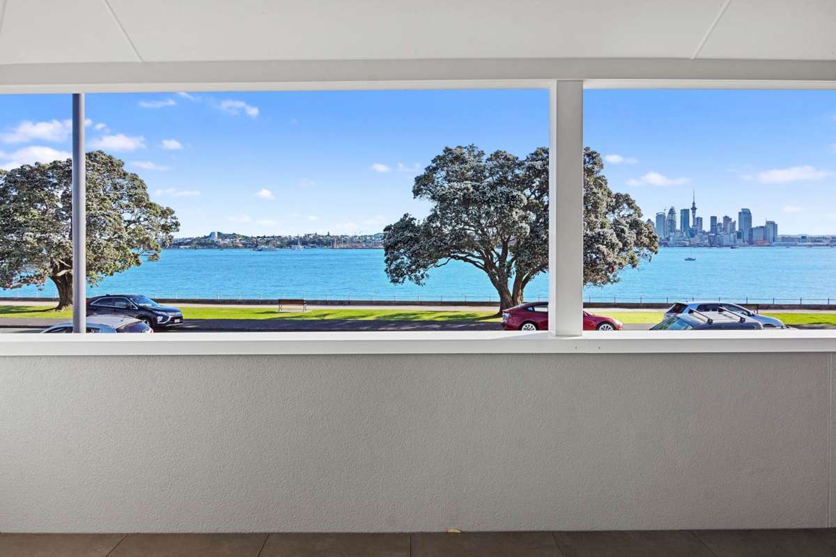 2/22 Queens Parade_1