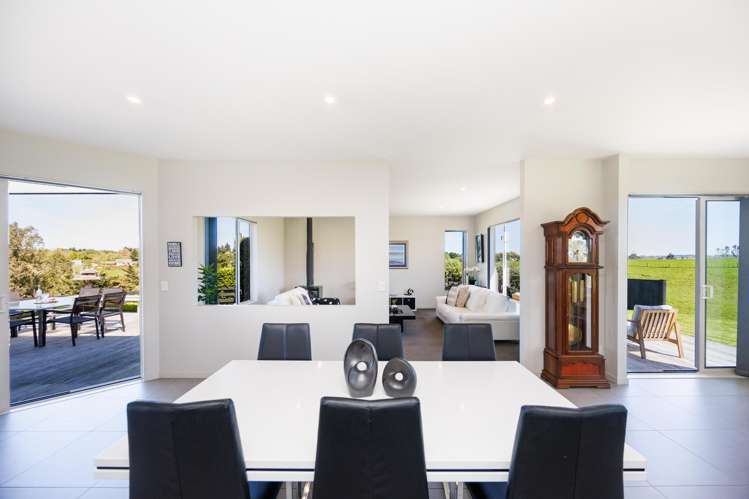 25 Paradise Avenue, Mount Taylor_2