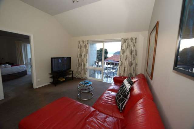 79f Beach Road Akaroa_4