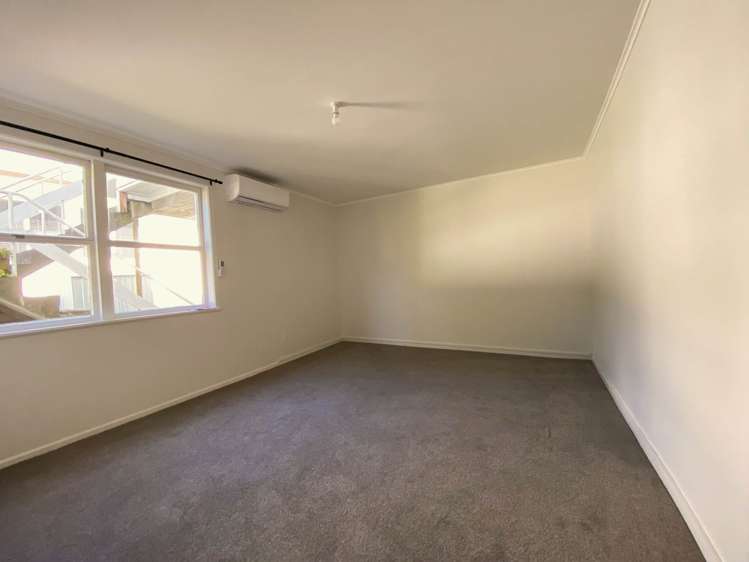 2/12 Earnoch Avenue Takapuna_3