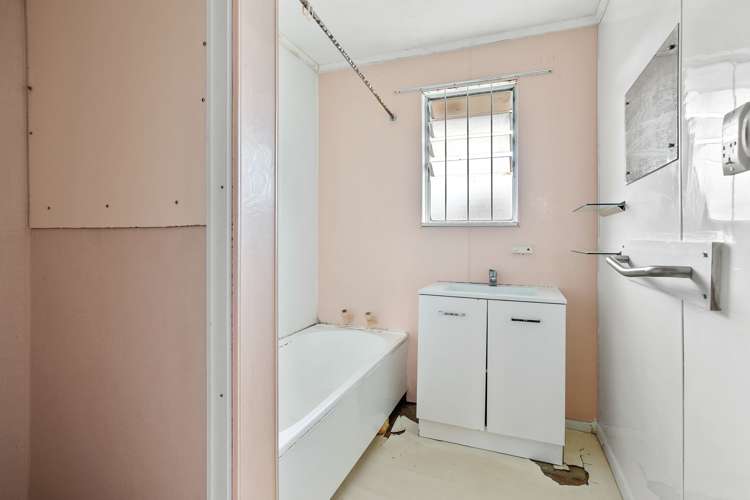 235 Tramway Road Enderley_13