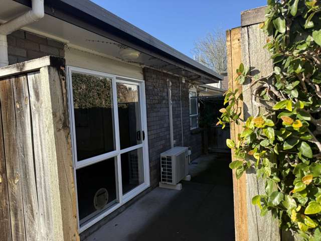 Sunny Two Bedroom Unit