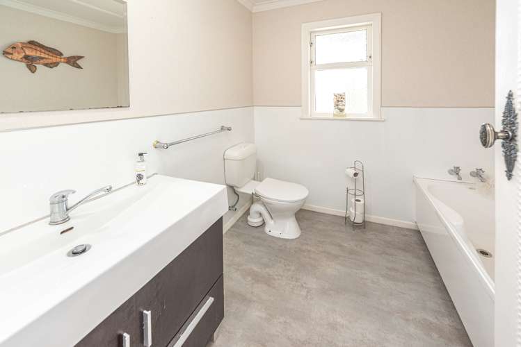 140 Riverbank Road Okoia_14