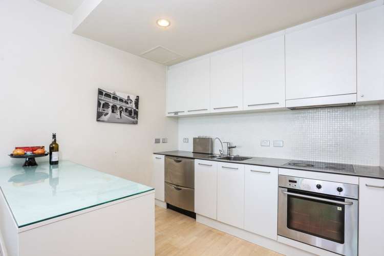 705/18 Beach Road Auckland Central_1