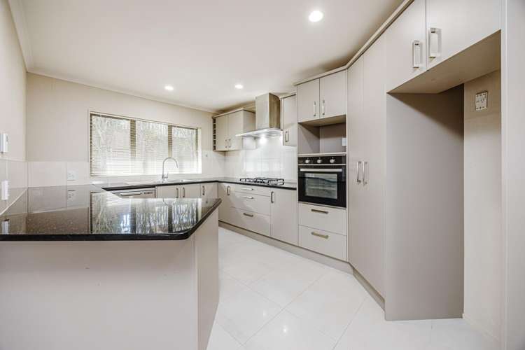 7 Mazuran Place Flat Bush_8