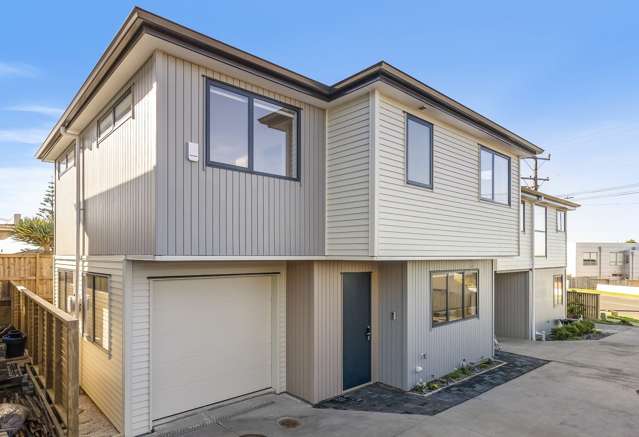 Modern Home in Sough-After Hillcrest