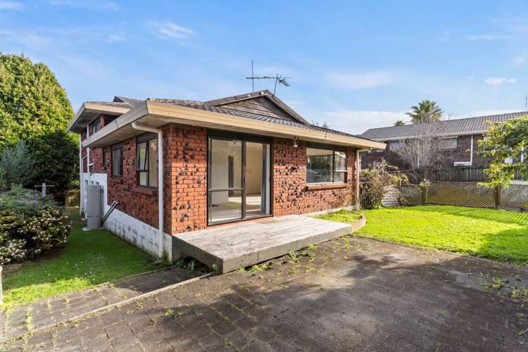 2/128 Botany Road Botany Downs_12