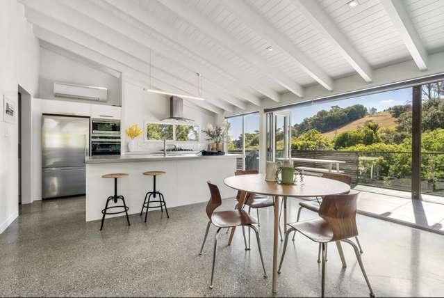 Luxury Living in the Heart of Onetangi – A Stunning Fully Furnished Retreat